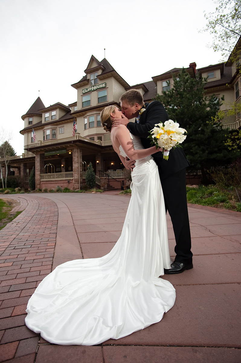 Bride and groom in cliff House valet